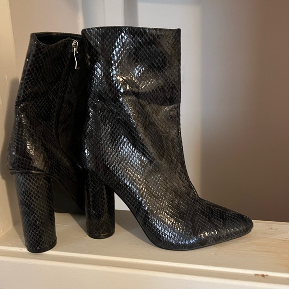 FAUX LEATHER BLACK BOOT HEELS - Picture 1 of 4